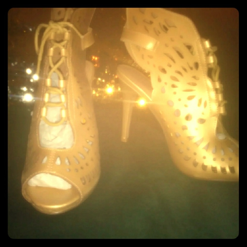 Forever LaceUp Gold Heels 👠